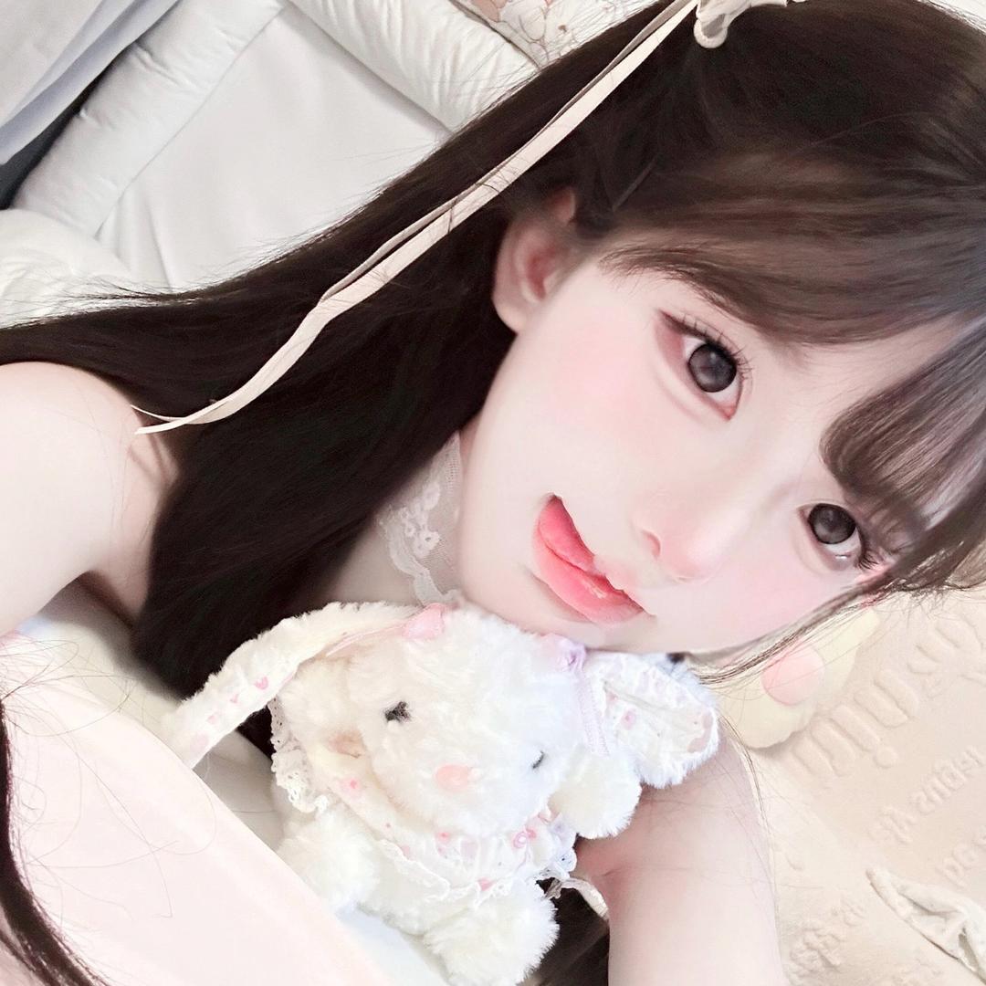 ٩(˃̶͈̀௰˂̶͈́)و