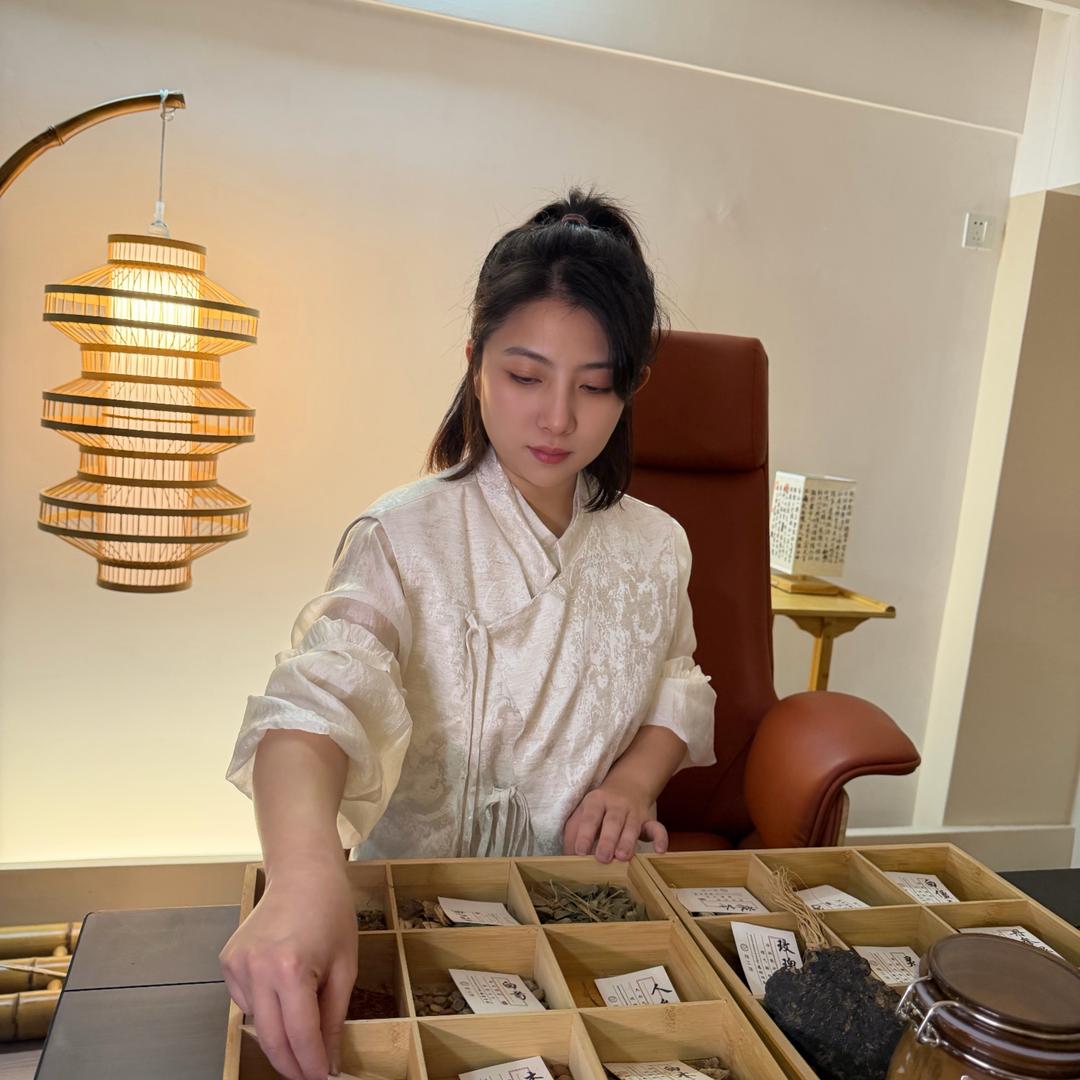 在深圳做草本调肤的妮妮