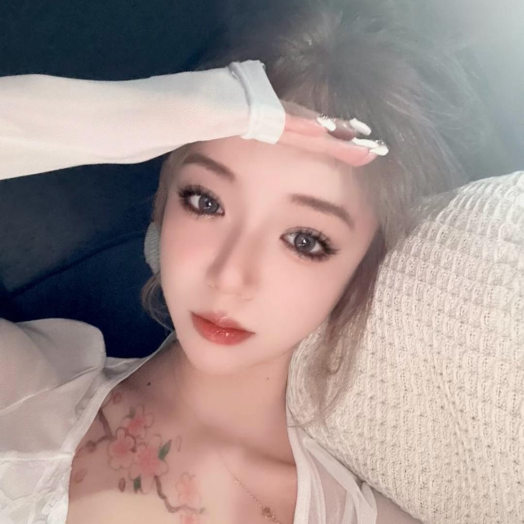 小结巴.