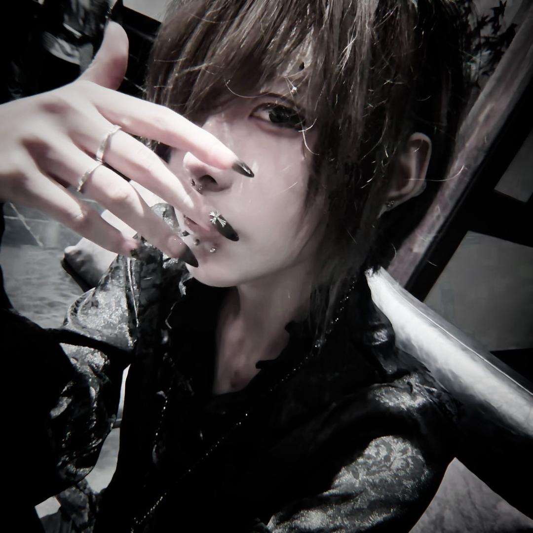 渗入你脊背的眼泪