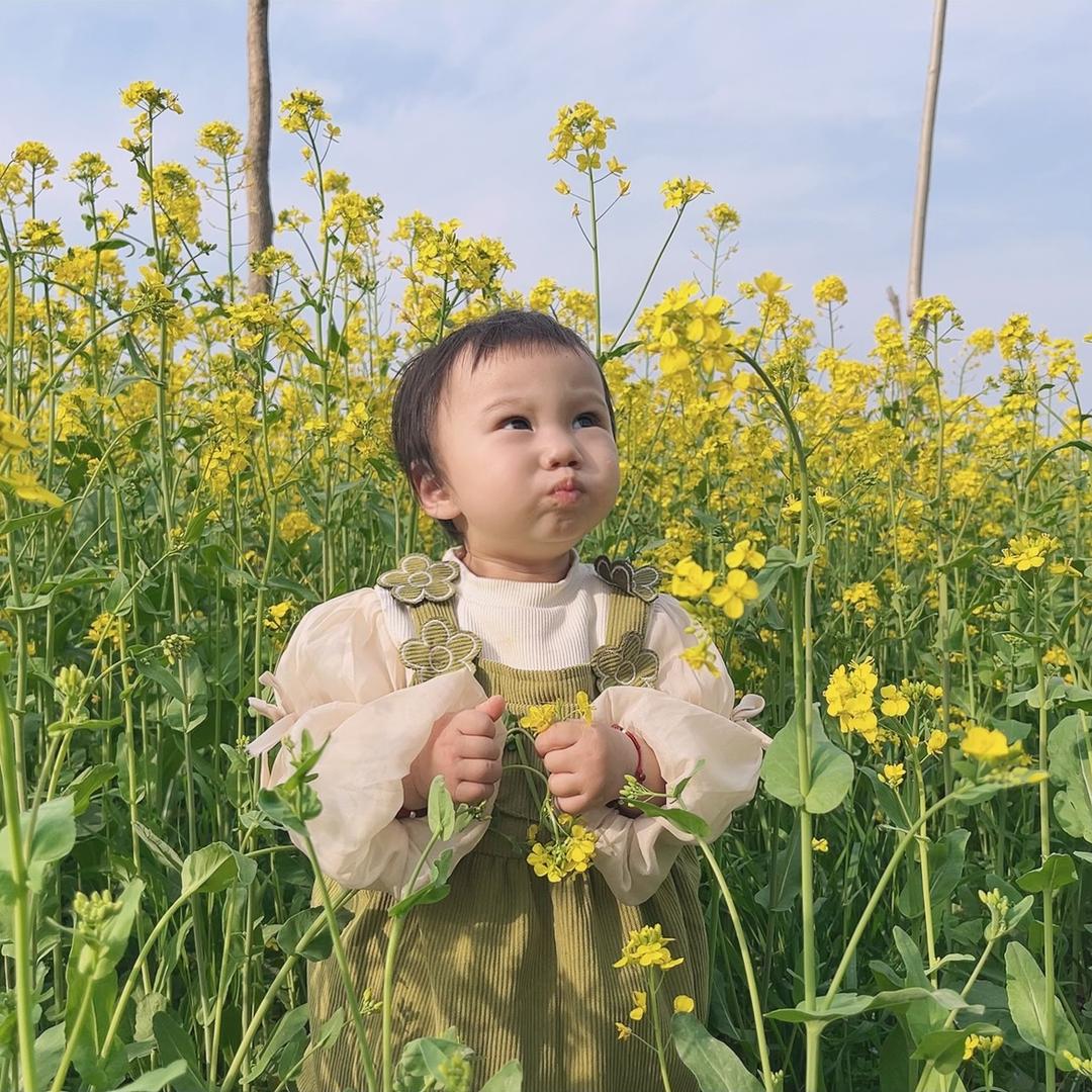 大眼萌妹儿