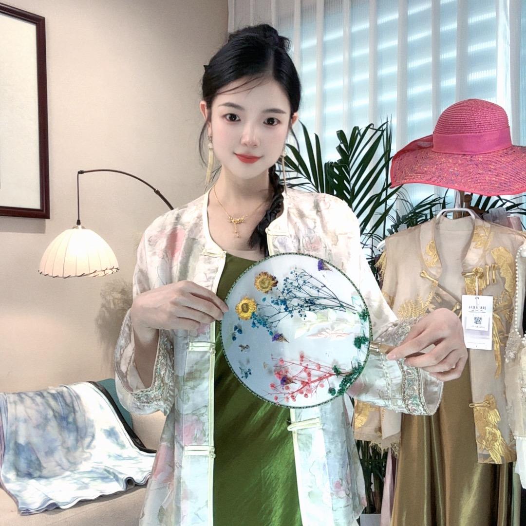 希希国风女装工厂店