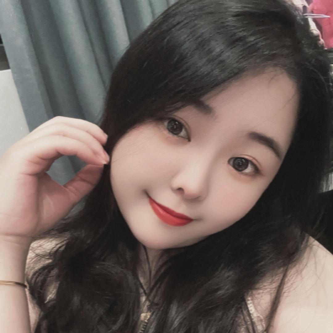 霞妹是个小吃货