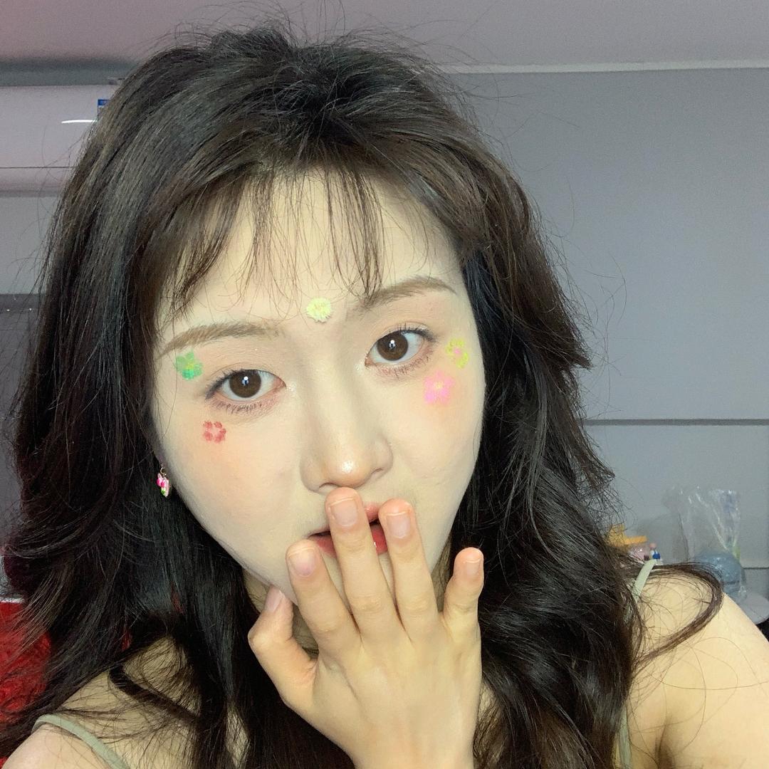 单眼皮的闫探探（梨形身材）