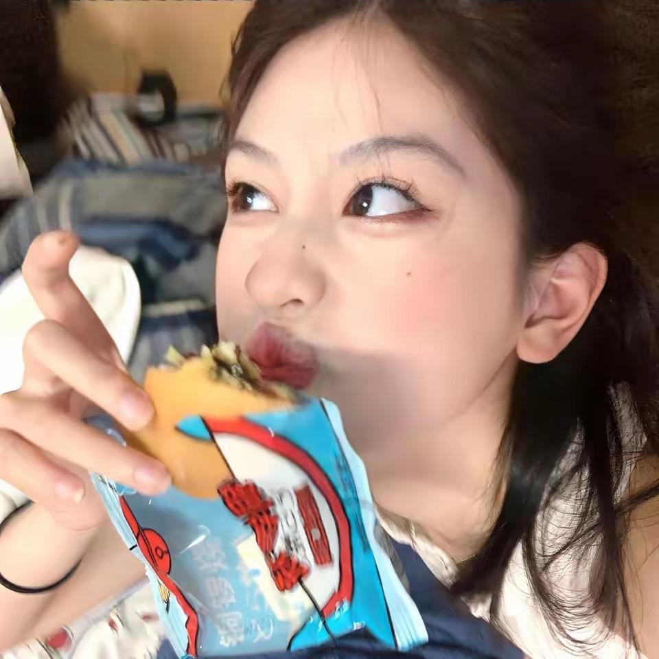 小本今天穿什么