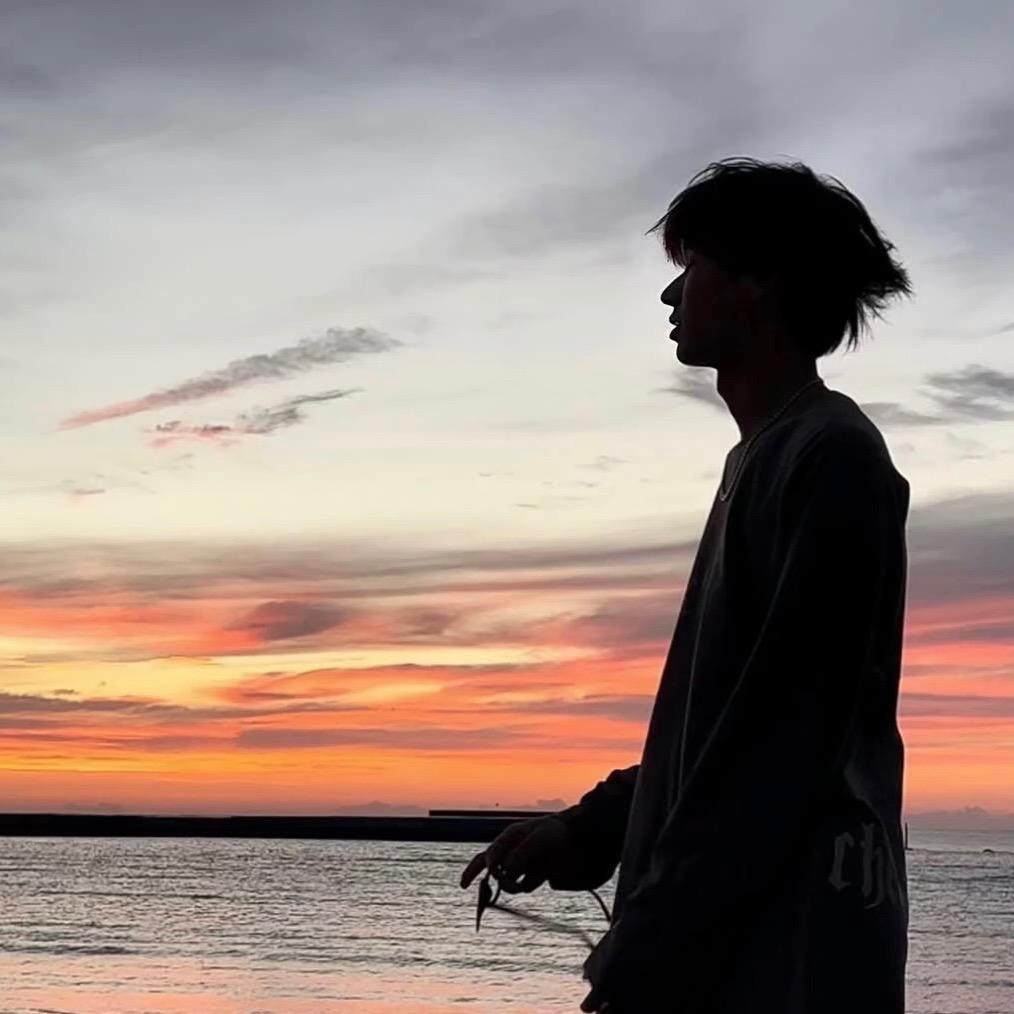 就一男的.