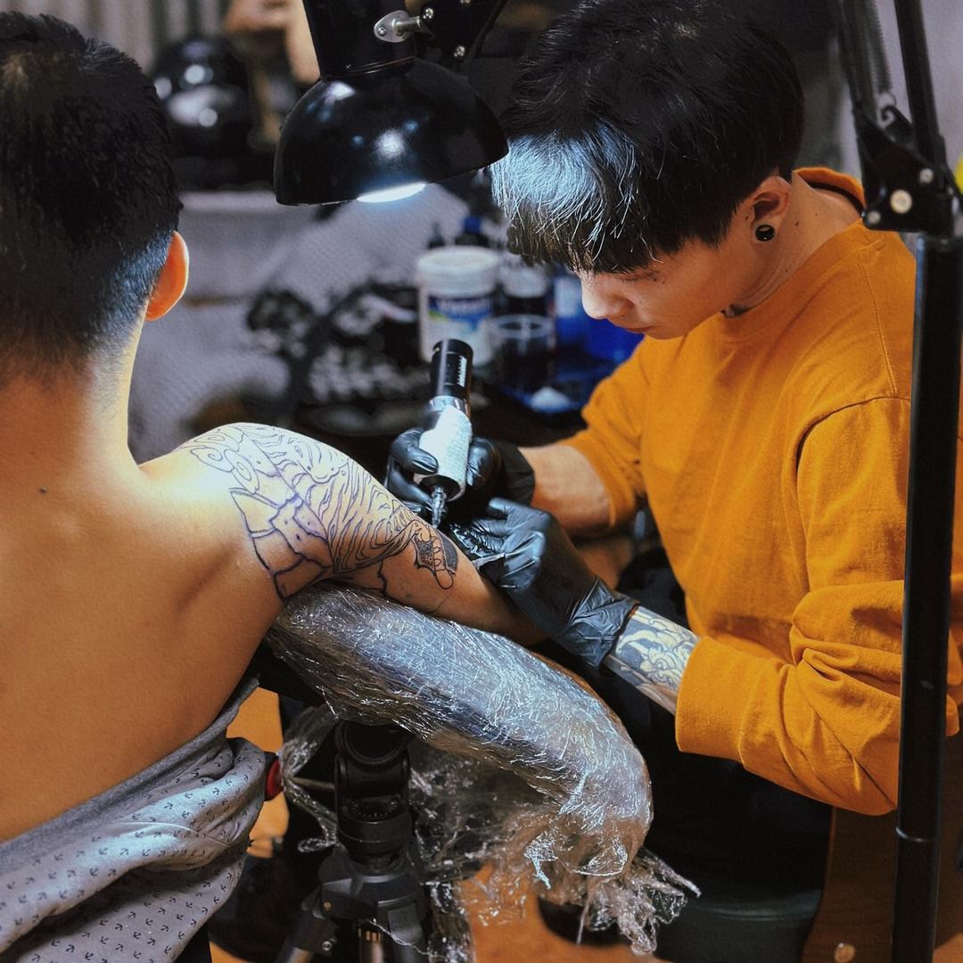 月月是个纹身师