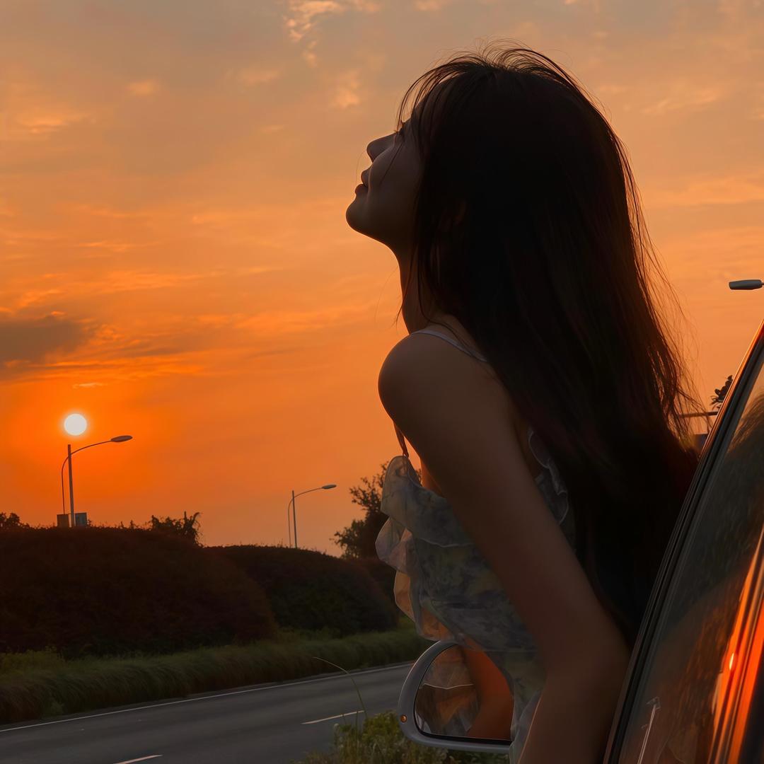 鱼跃花间