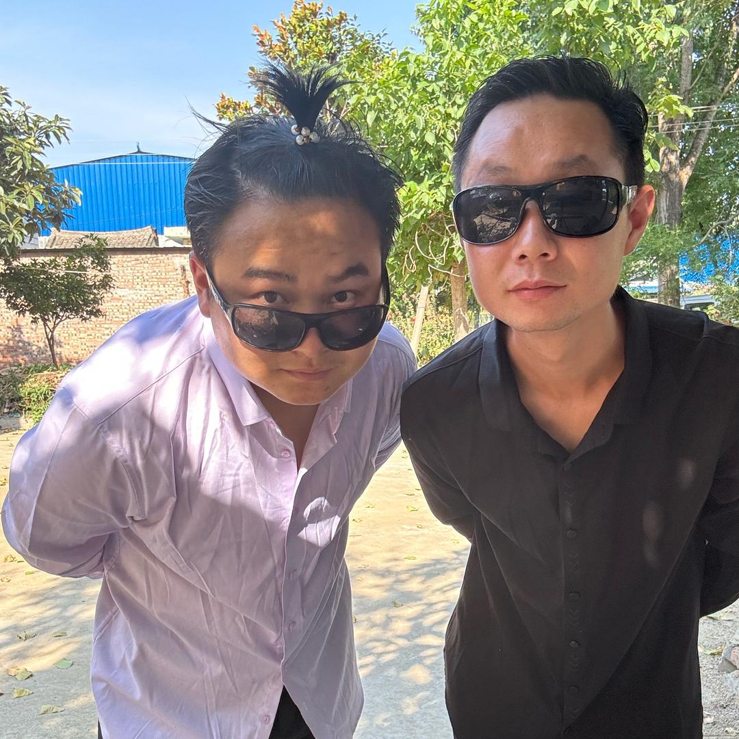 两小只