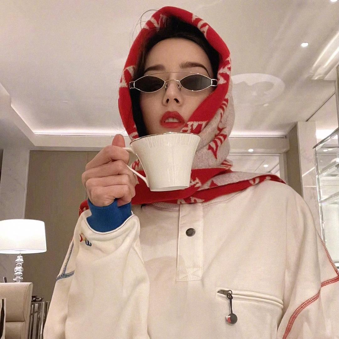 钞票很多张 女士