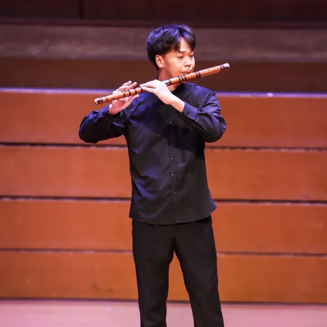 爱吹笛子的小鹏