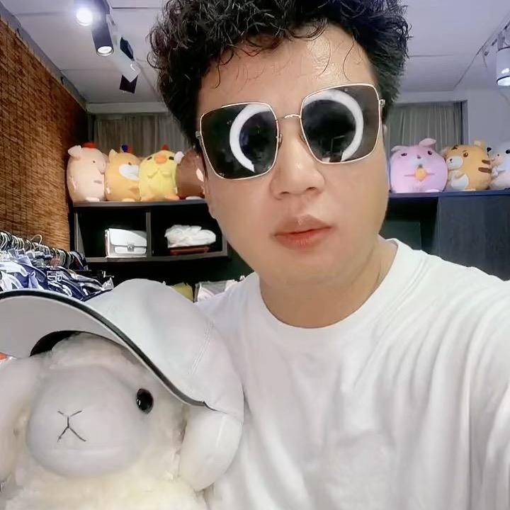 卢衣衣studio