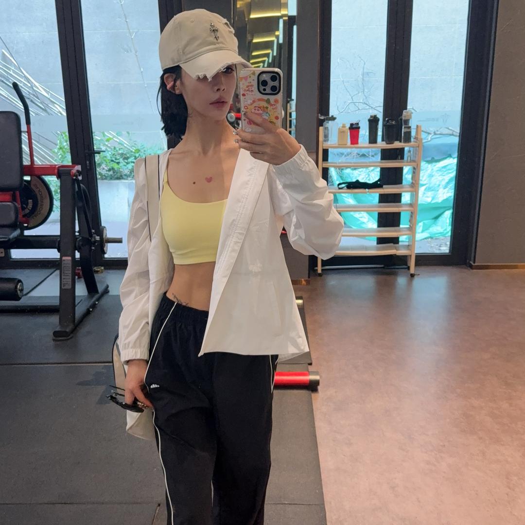 默默（柠夏茶摊）