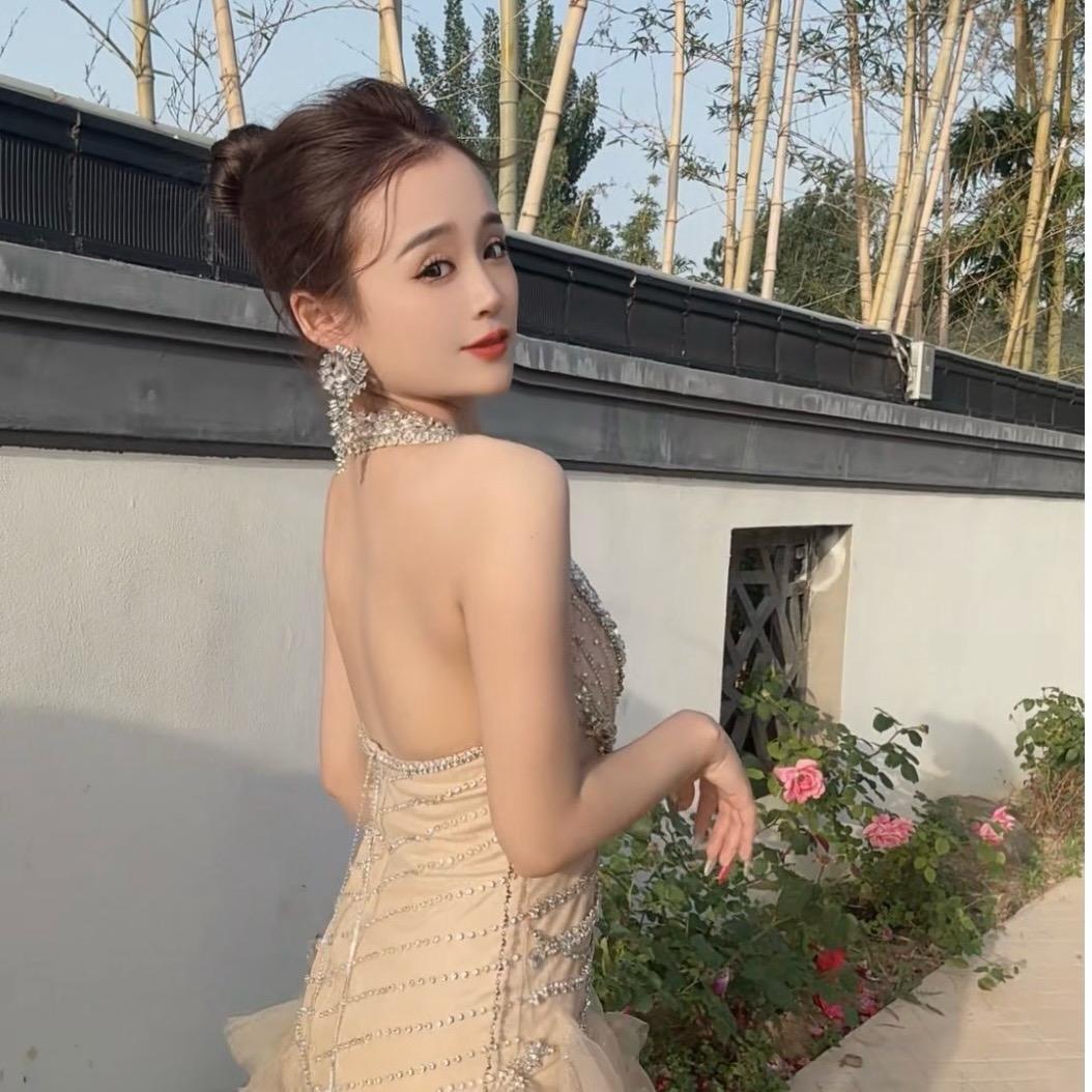 哈喽三妮