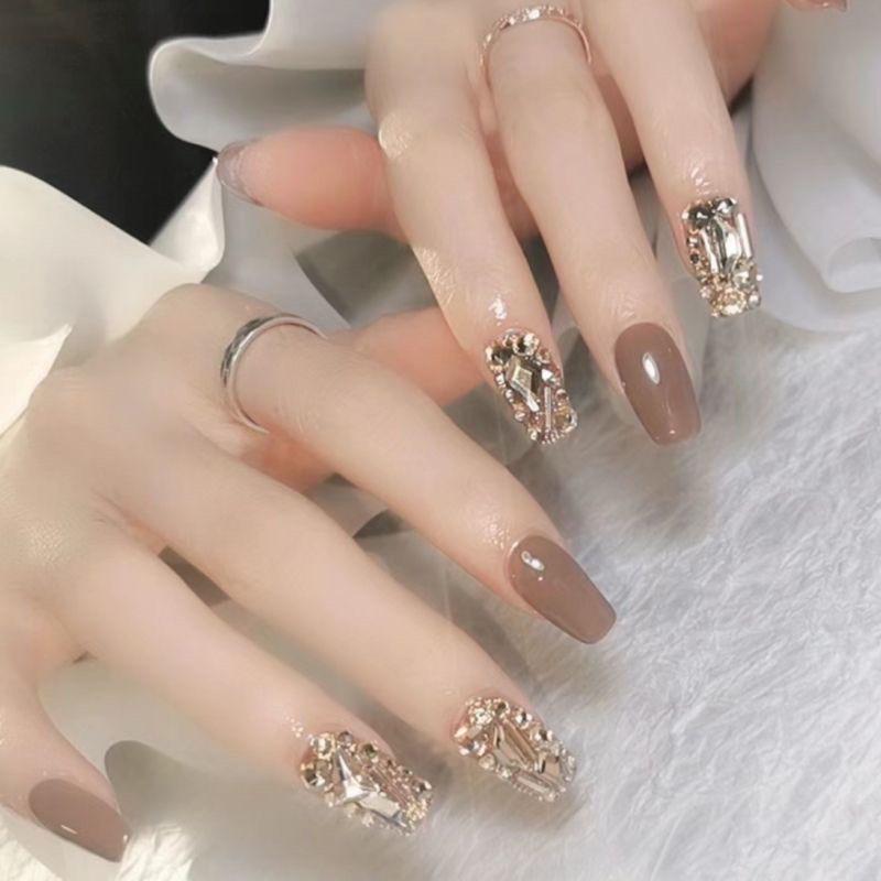 桃苗美妆美甲店