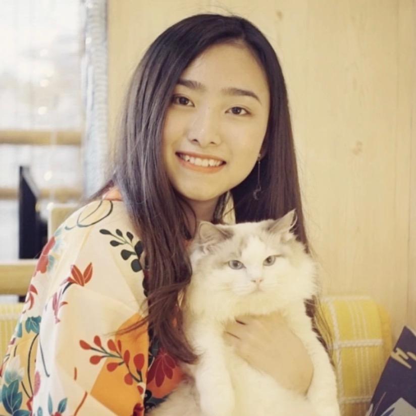 爱化妆的陈陈