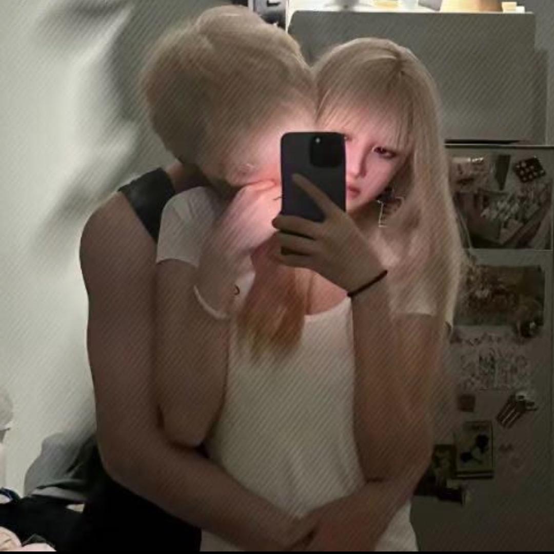 😈