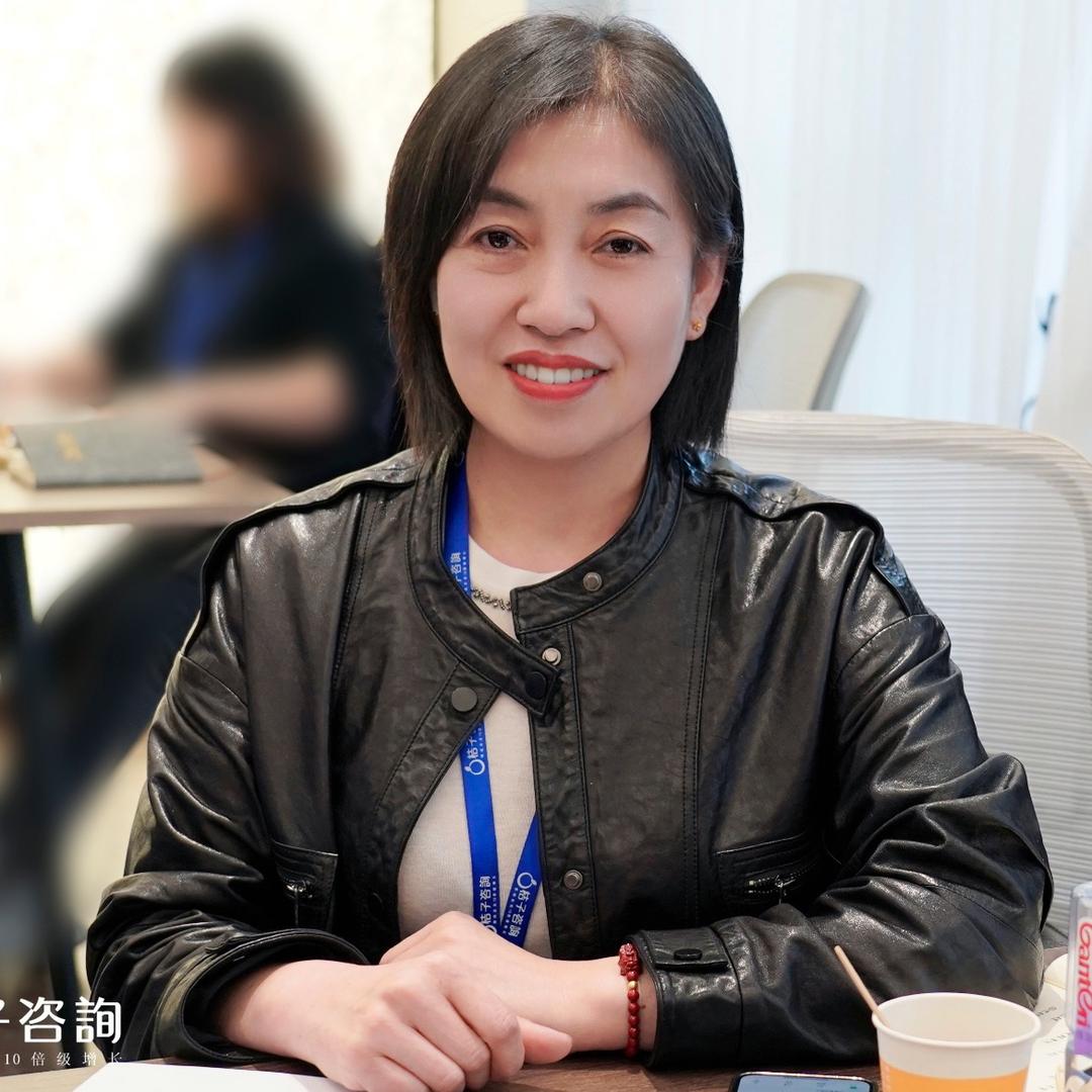 武城皇家服饰一锐成国际的隋姐