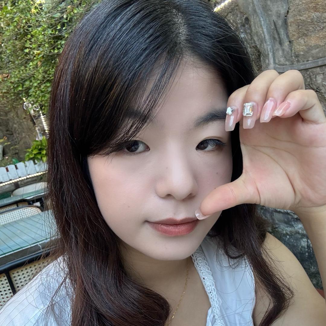 爱吃零食的熊猫，，，，，，