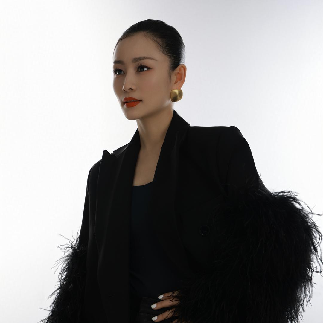奕含