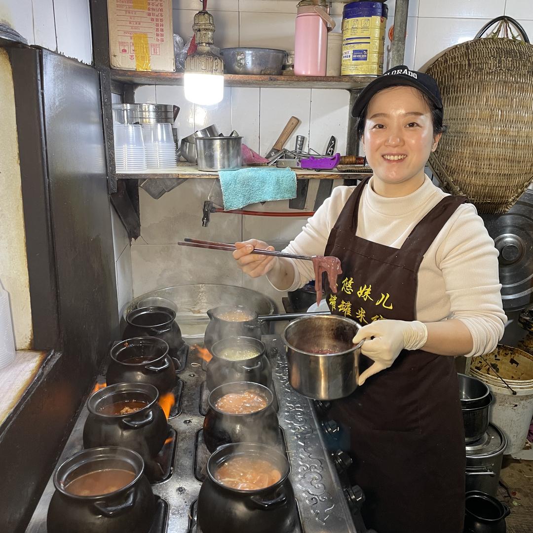 重庆特色罐罐米线店