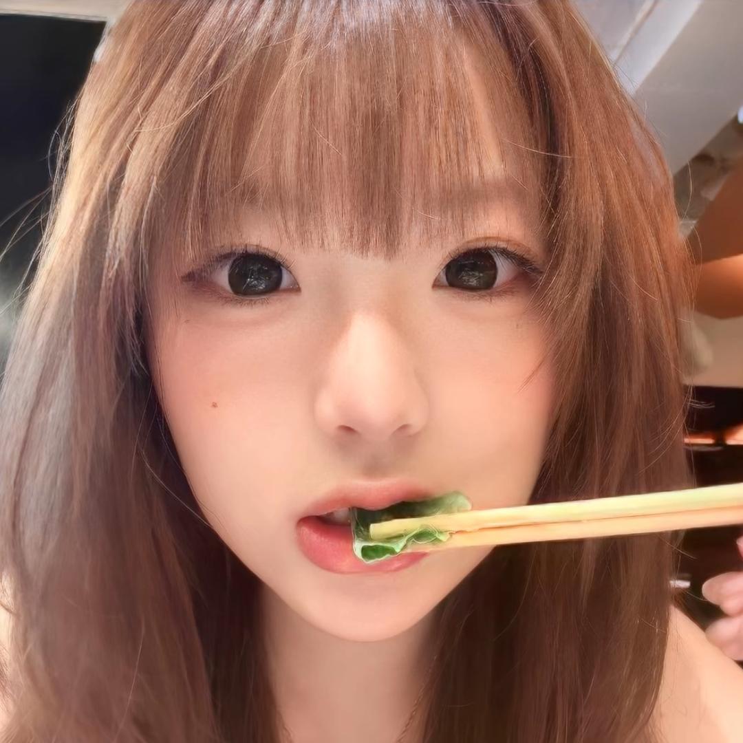 脸还是胖ᶠᵘᶠᵘ的.