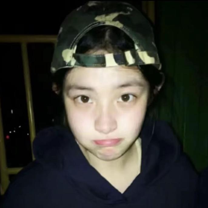 线上不知名小美