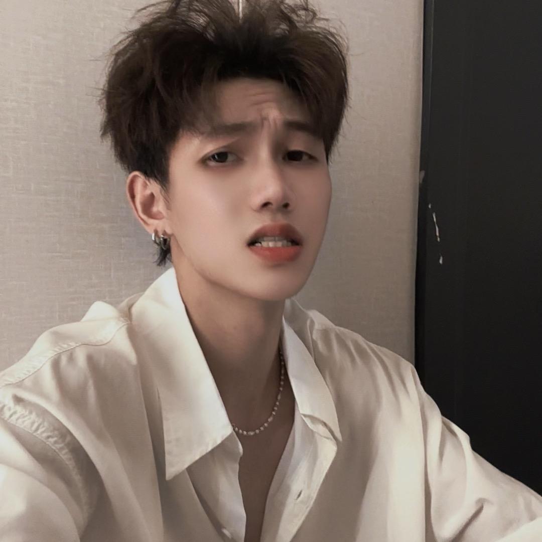 ￴ ￴ ￴￴罗艺涵💔