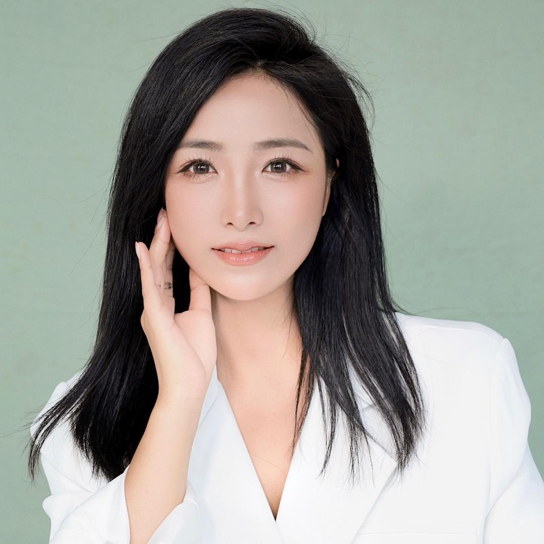 SUSU时尚新娘-小娜