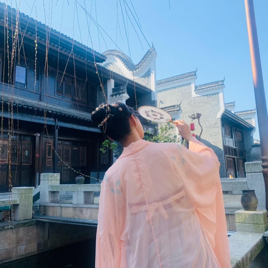 A扬起嘴角的瞬间