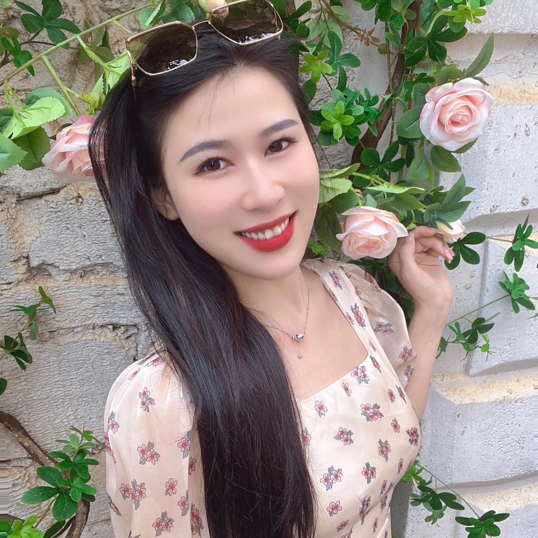吴辣辣.