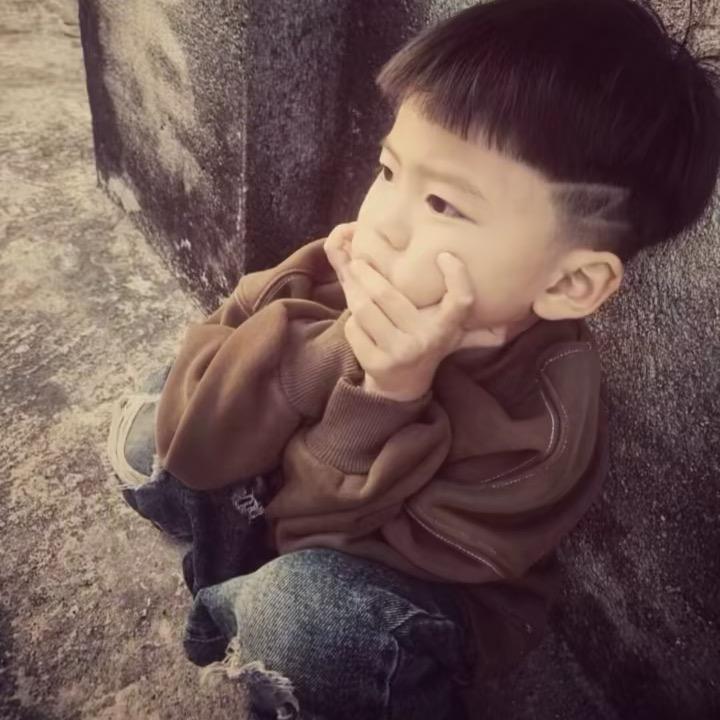 小男孩