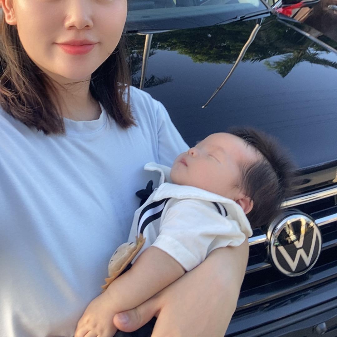 爱拍照的胖仔妈咪