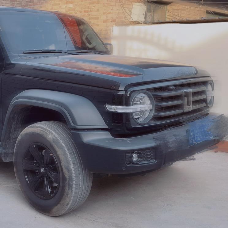 开坦克的小姐姐