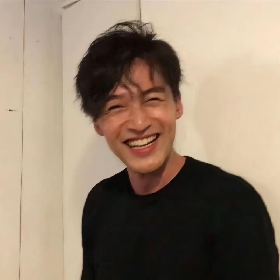Akazvv.
