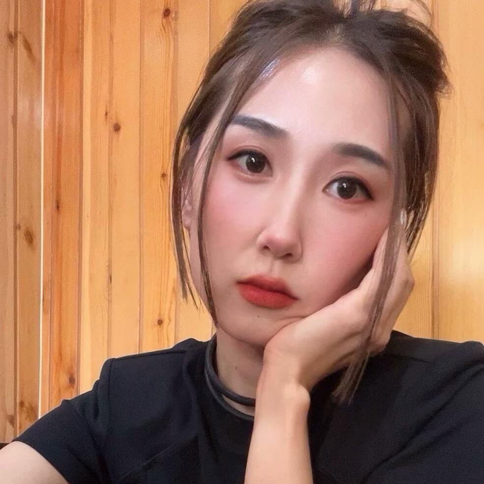 @🖤卜_小姐🫧