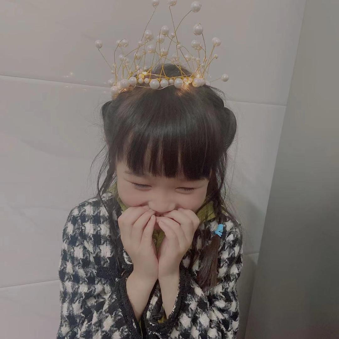 卖零食的小姐姐（百优零食总汇）