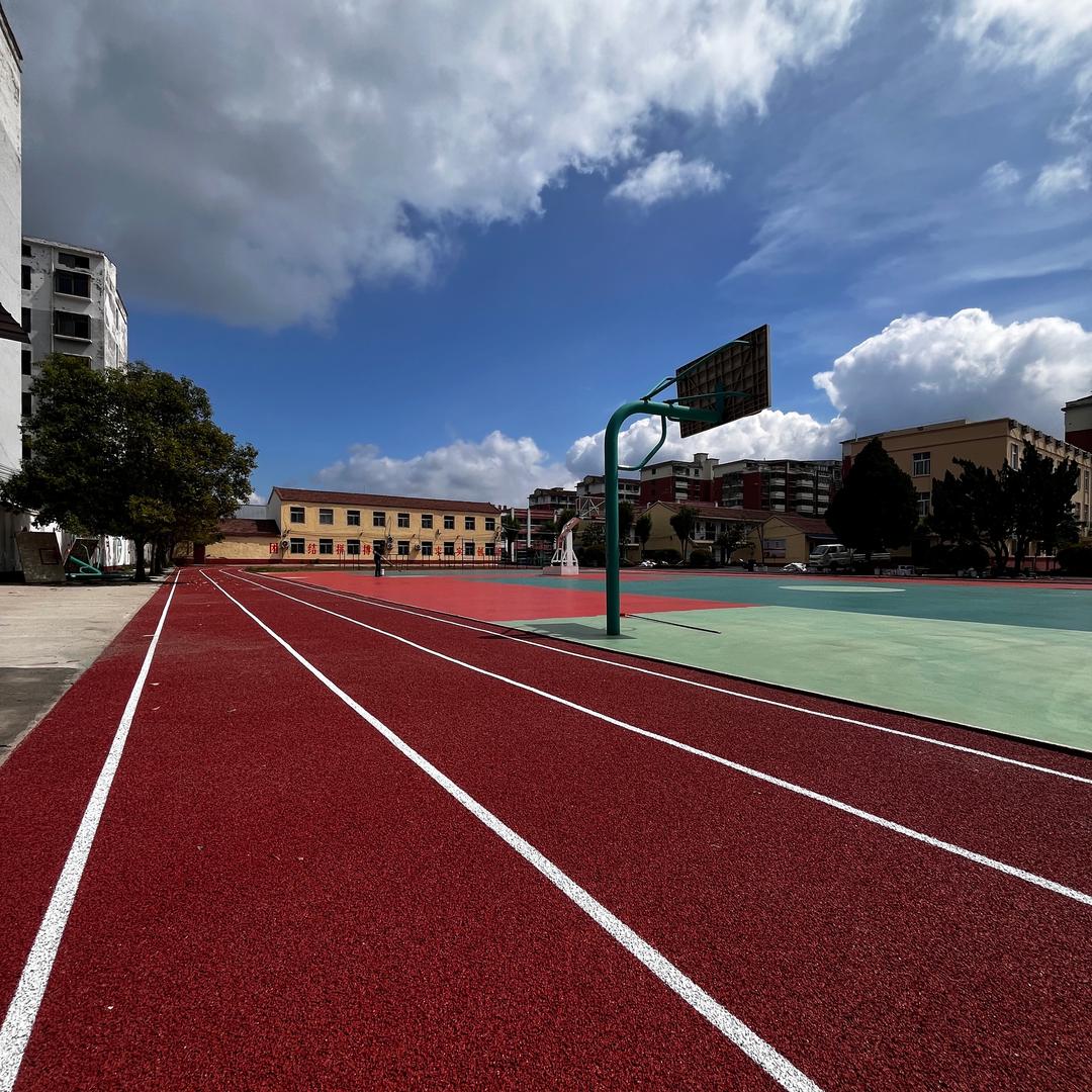 鑫诚塑胶跑道常经理