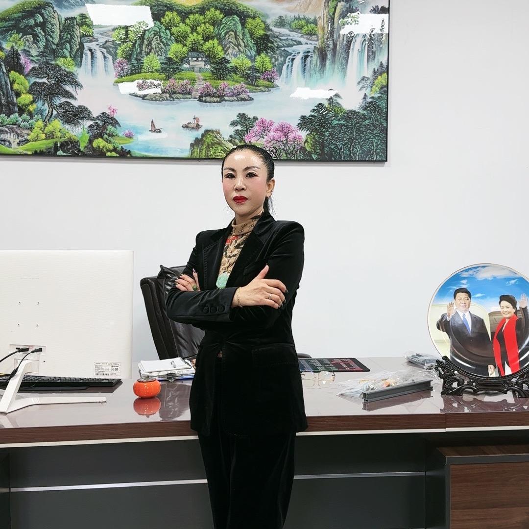 50岁宝奶奶做门窗五金