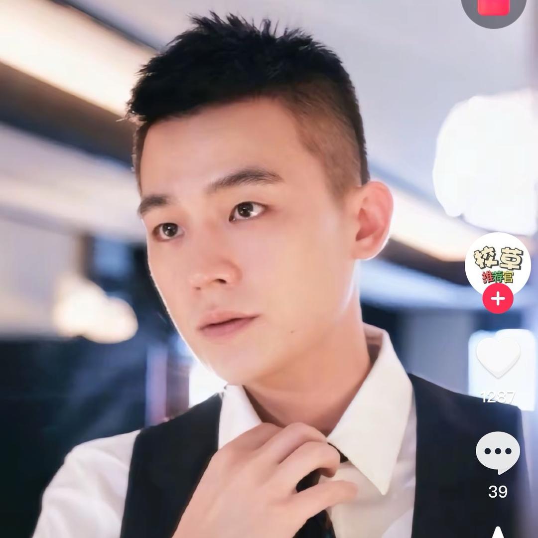 爱笑ᰔᩚ