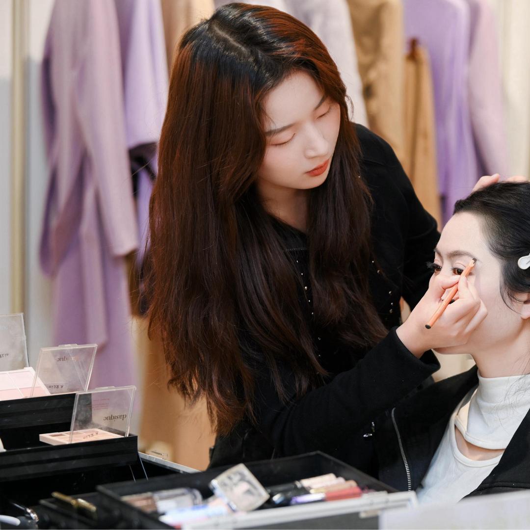 昆明妆造师-梓榆(约妆版）