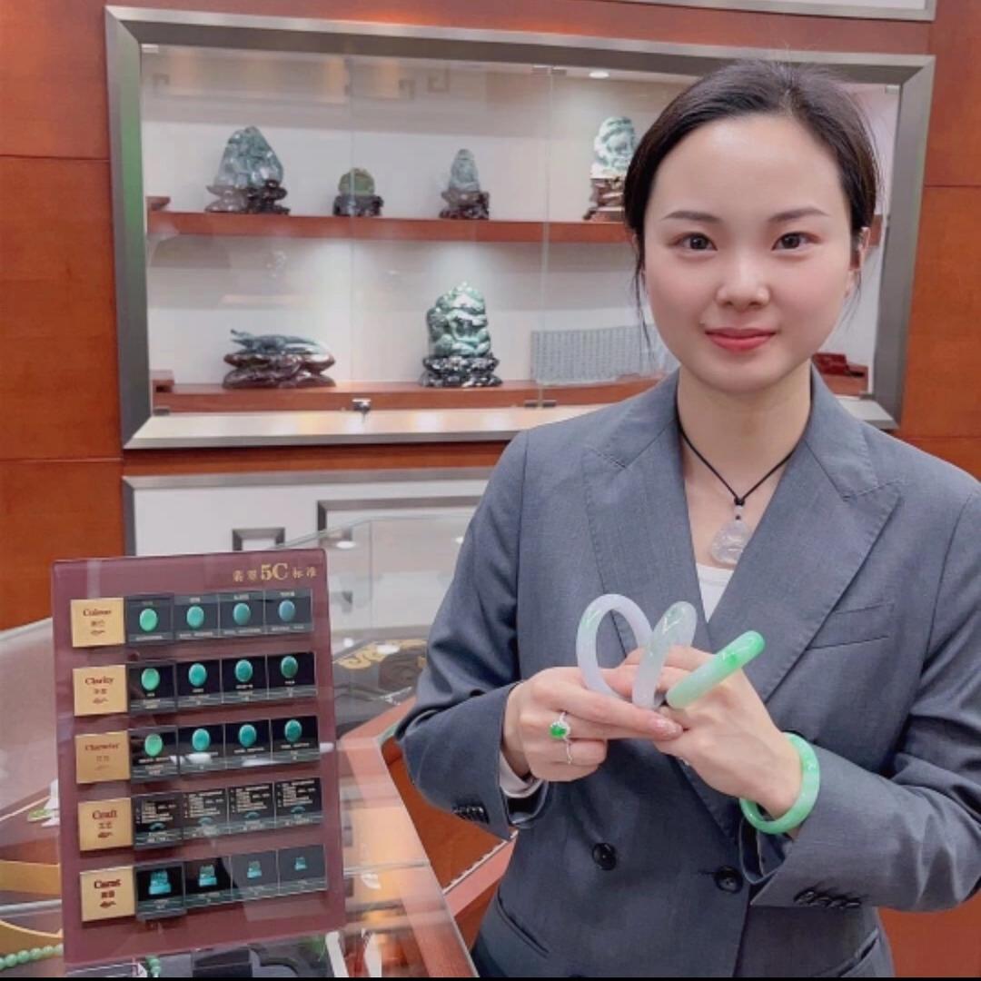 领翠玉轩燕子