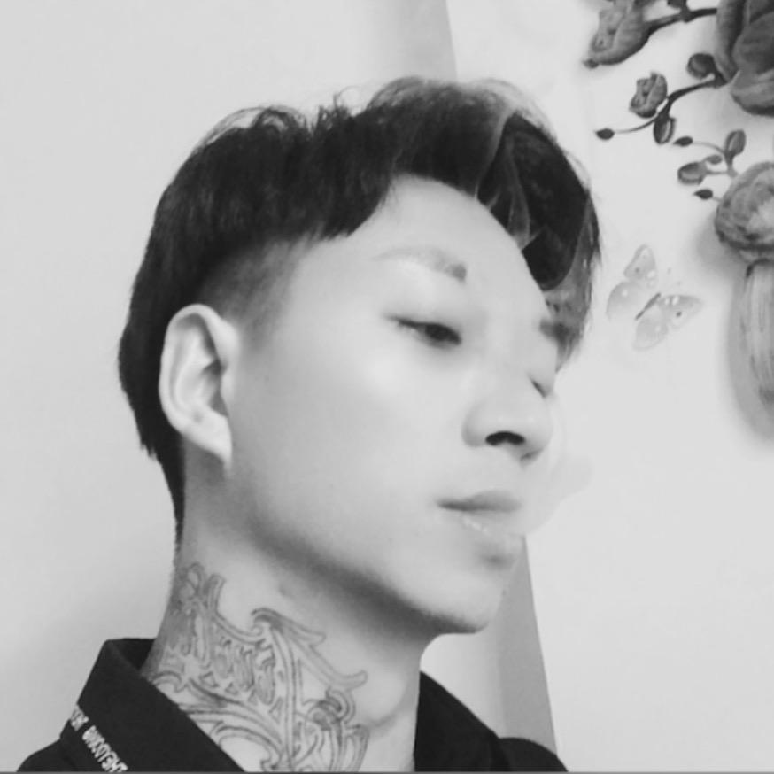 馨豪：美发纹身设计师