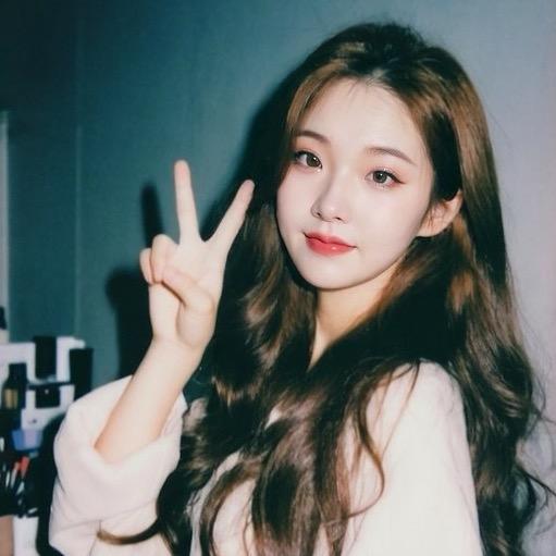 一个佛系做设计的小姐姐