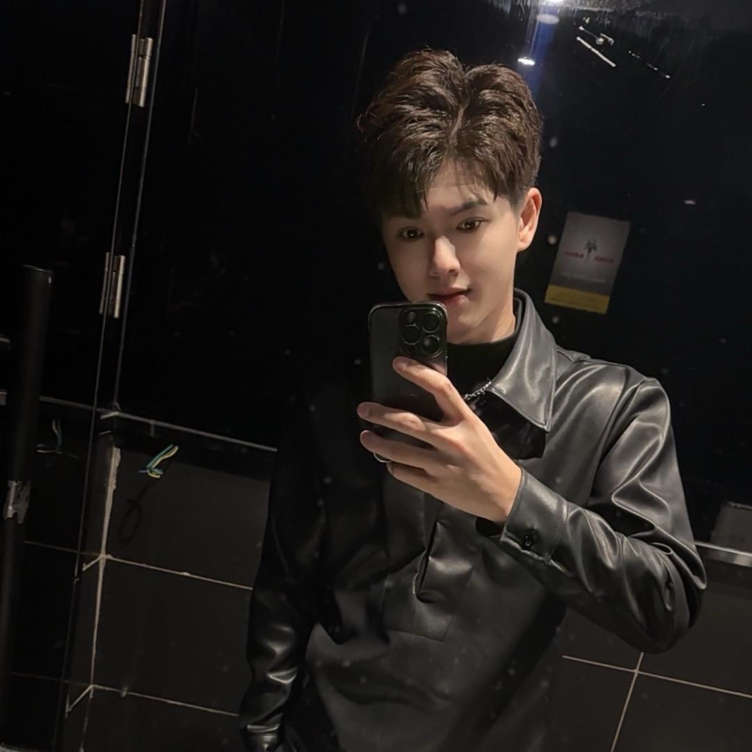 小 qin😘