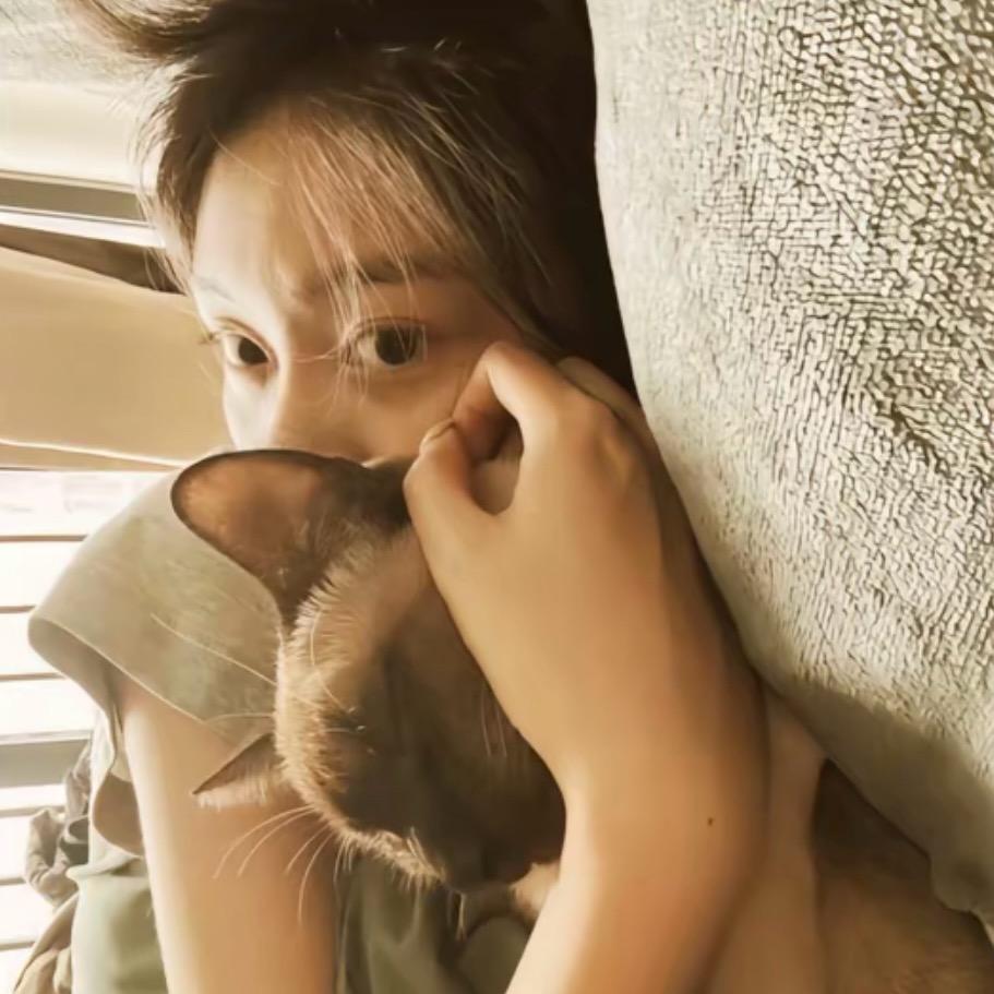 我也不太了解她