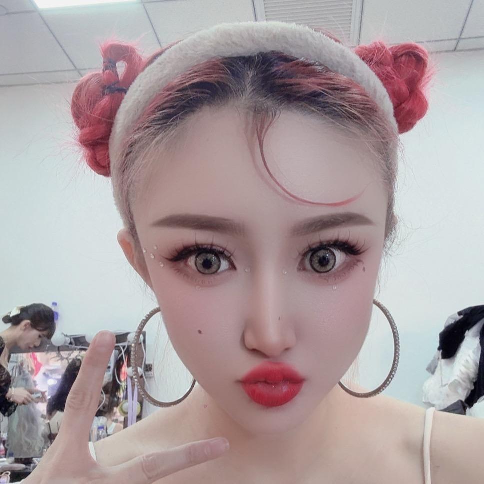 非典型辣妹.王万万