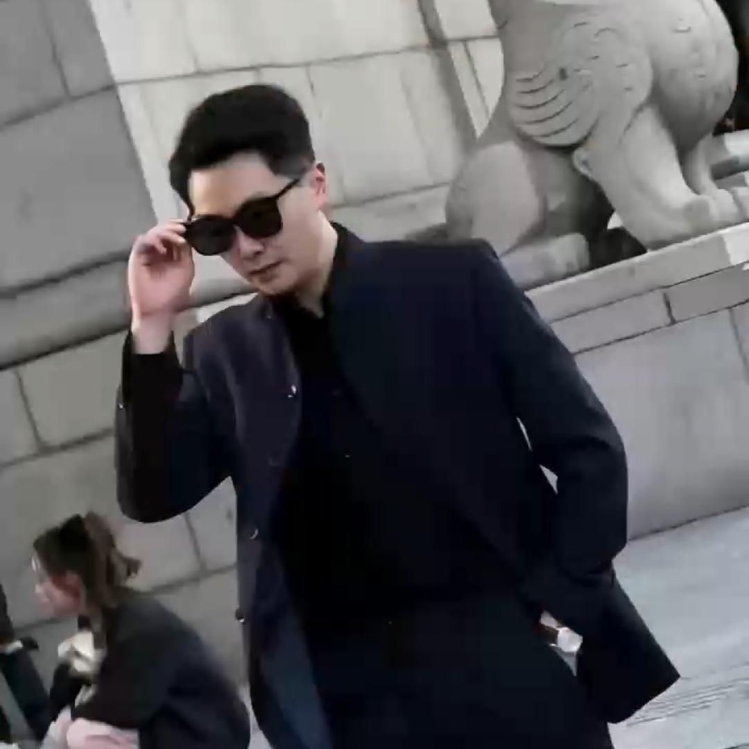 默。