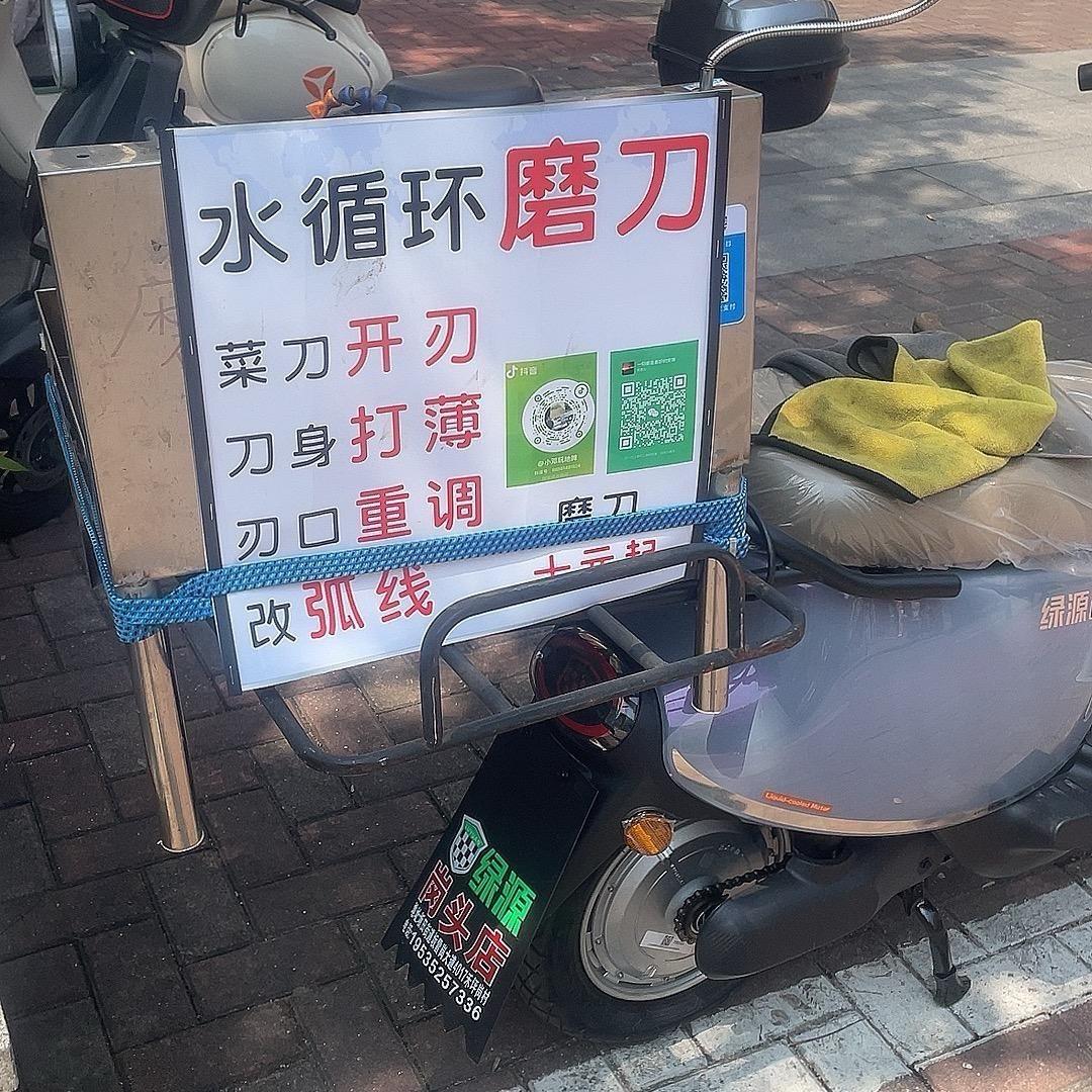 小邓在深圳。