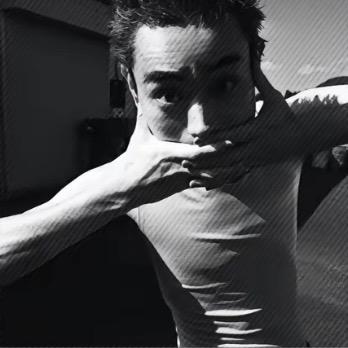 𝒐𝒖𝒕𝒔𝒊𝒅𝒆𝒓